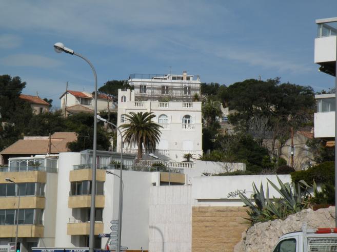  Immeubles et villas le long de la mer